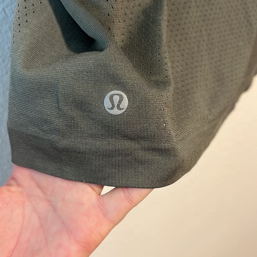 Lululemon Swiftly Breathe Crop Tank
Los Angeles / Grey Sage Size 10 - Picture 7 of 13